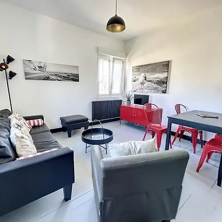 Maison Familiale A 700m De La Avec Parking Les Haubans דירה